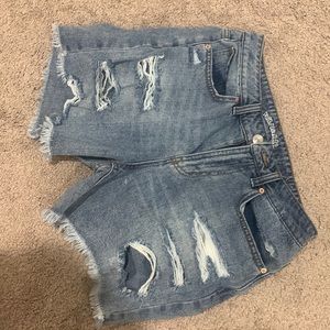 high-waisted frayed jean shorts